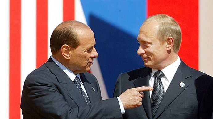 Путин вырезал сердце косули и отдал Берлускони, но его тошнило