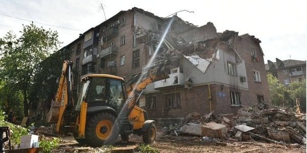 РФ снова нанесла удары по Харькову: разрушен многоквартирный дом