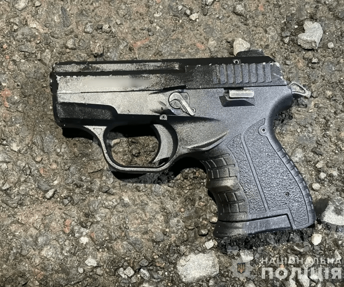 На Закарпатті при перевірці документів чоловік стріляв у поліціянта