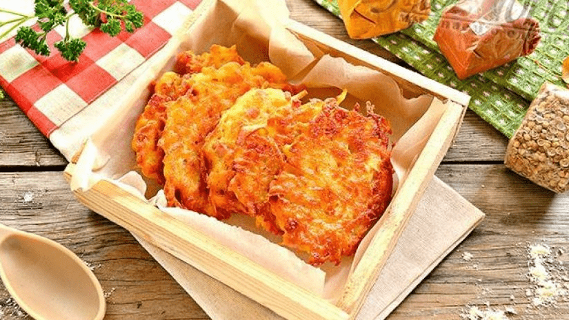 Картопляні деруни з шинкою та сиром: рецепт незвичайного обіду ➤ Prozoro.net.ua