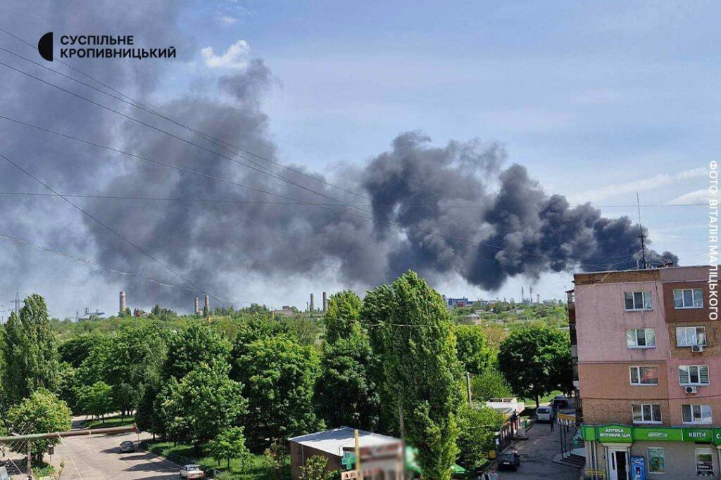 У Кропивницькому пожежа на "Хімрезерві": місто в отруйному диму 7 У Кропивницькому пожежа на "Хімрезерві": місто в отруйному диму