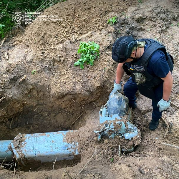 Российскую ракету Х-69 нашли посреди леса в Киеве (фото) 4 Российскую ракету Х-69 нашли посреди леса в Киеве (фото)