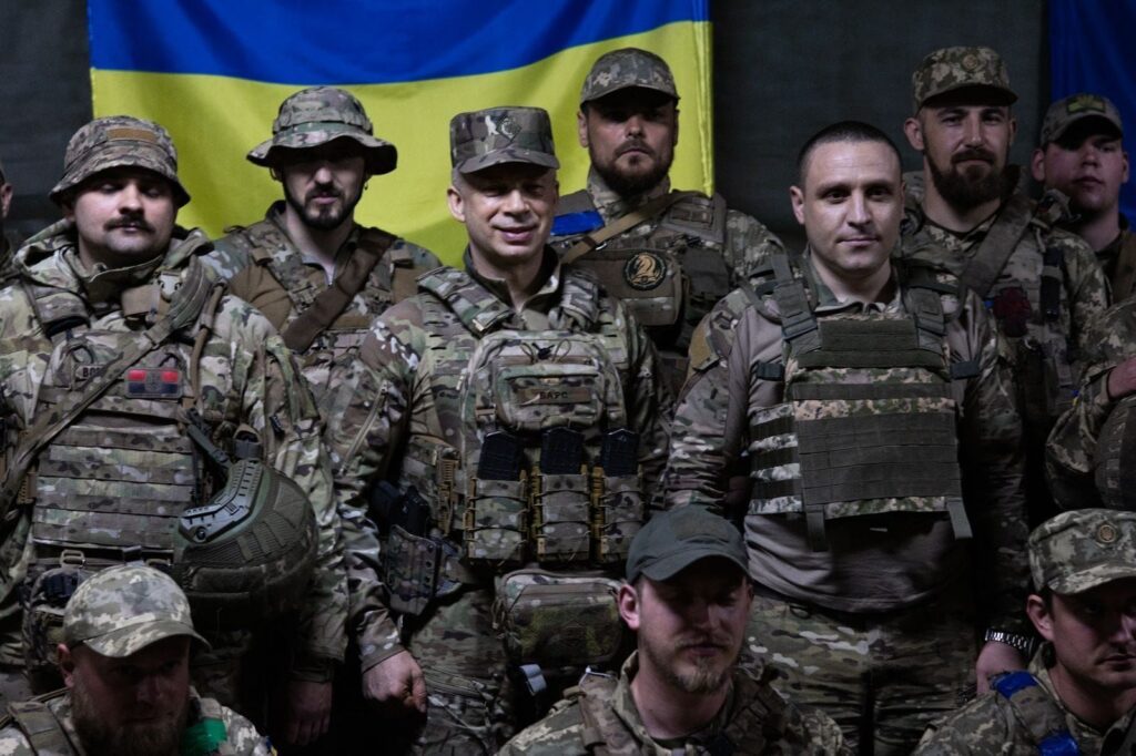 Сирський провів дві доби на передовій через складну ситуацію: фото 6 Сирський провів дві доби на передовій через складну ситуацію: фото