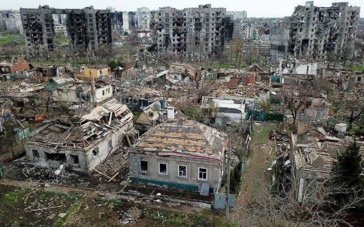 Окупанти русифікують Маріуполь та масово звозять мігрантів