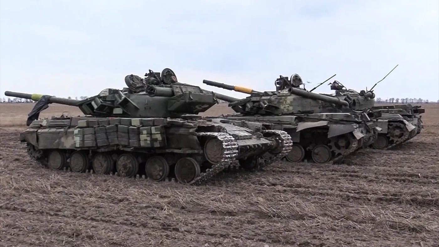Танк ЗСУ вступив у бій проти колони техніки РФ (відео)