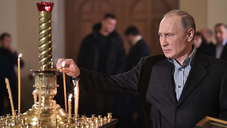 Путін відвідав храм, проте під час літургії раптово зник