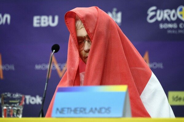 Участника из Нидерландов выгнали из Евровидения за несколько часов до финала 5 Участника из Нидерландов выгнали из Евровидения за несколько часов до финала