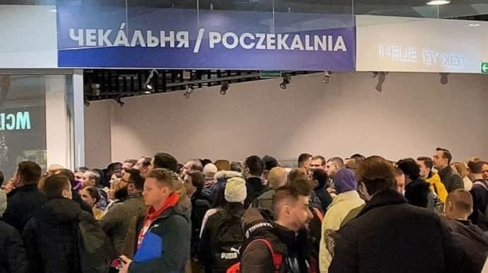 Українці за кордоном можуть видихнути: скасували безглузду вимогу