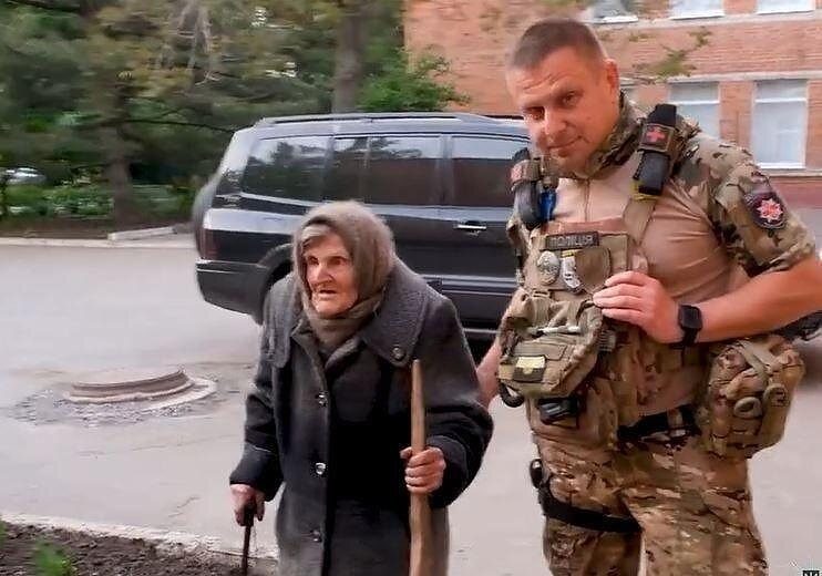 98-летняя женщина рассказала, как выходила из Очеретино