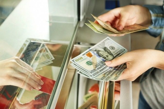 Что происходит с долларом и стоит ли скупать валюту сейчас