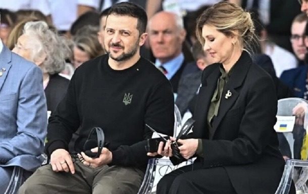 Вишукана сорочка, золото й світшот з гербом: образи Зеленських у Франції