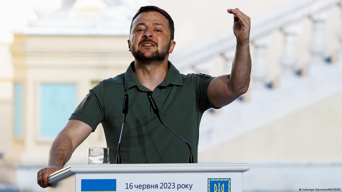 Английский язык в Украине приобрел новый статус: закон подписал Зеленский