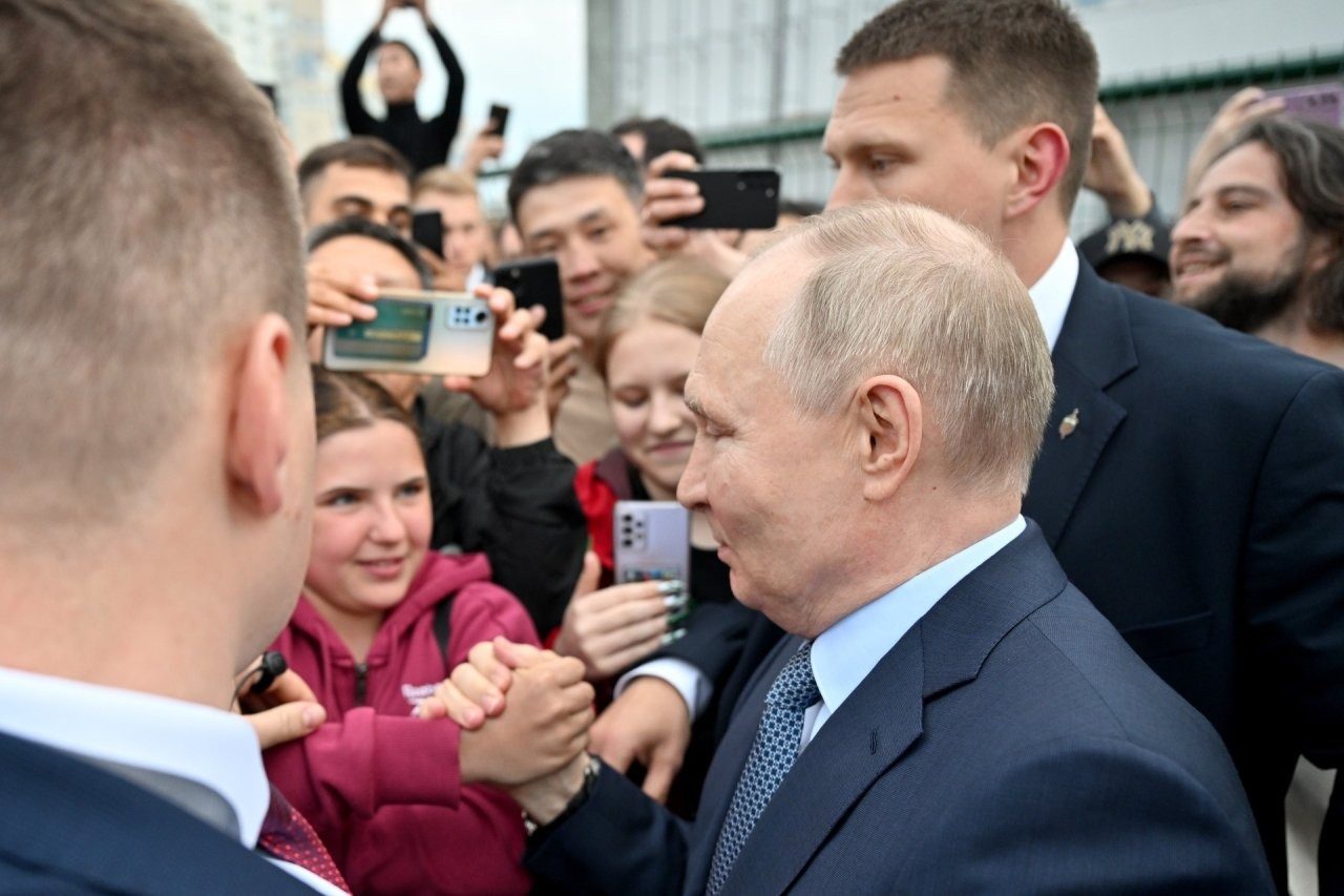 Хотел быть ближе к народу, но не получилось: Путин опозорился