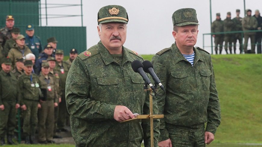 «Могут развернуть оружие»: эксперт о поддержке Лукашенко