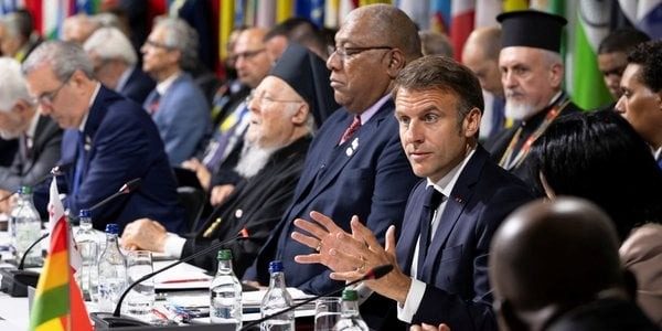 Макрон на Саммите: украинская капитуляция не может стать миром