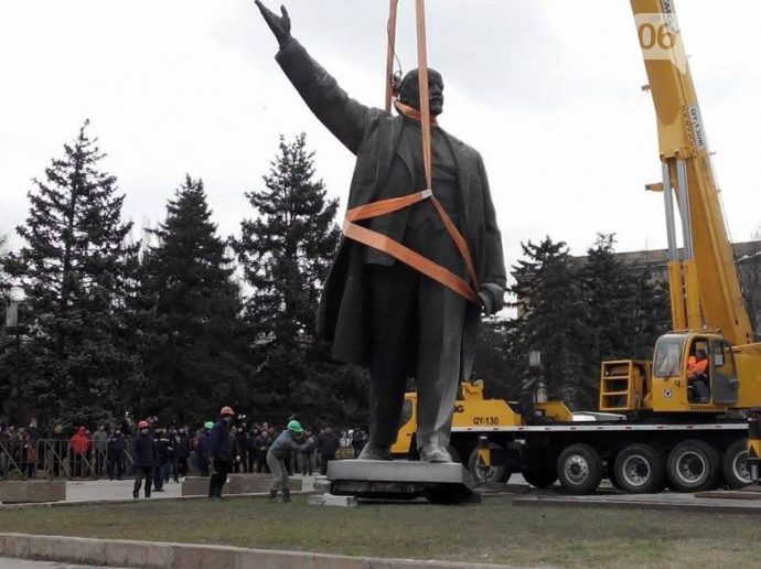В Запорожье выставили на продажу самый большой памятник Ленину в Украине