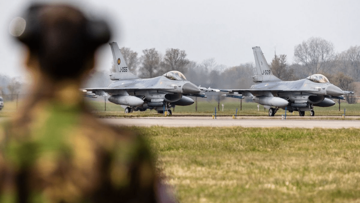 У РФ назвали “законною ціллю” F-16 та аеродроми базування за межами України