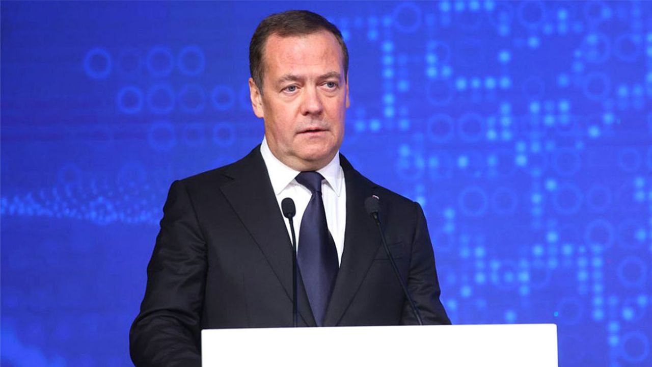 Украинские хакеры полгода читали почту помощника Медведева: что интересного