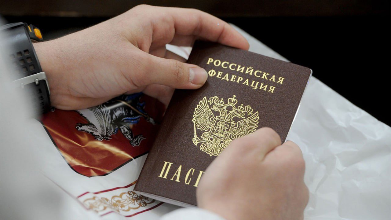 Что будет за получение паспорта рф на оккупированных территориях
