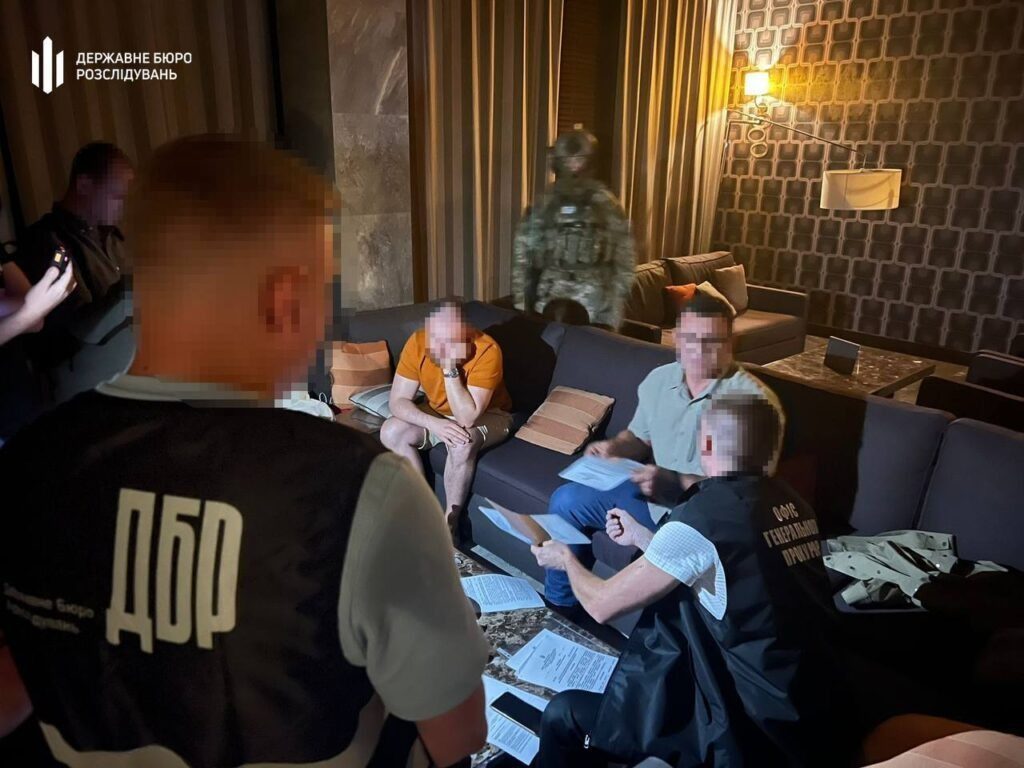 Мережу “розірвала” рожева коробка з готівкою у Тищенка