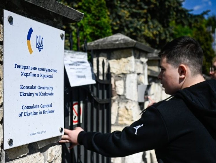 Украинцы за границей могут выдохнуть: отменили нелепое требование ➤ Prozoro.net.ua