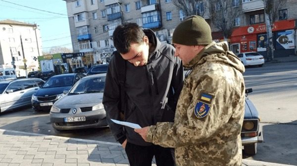 Единственное условие, при котором мужчины могут не брать повестку