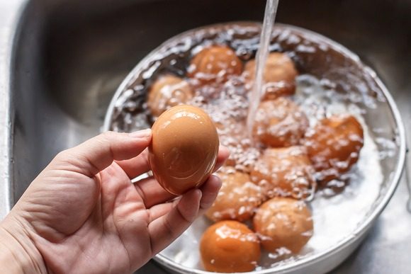 Чи потрібно мити яйця перед приготуванням: відповідь експерта ➤ Prozoro.net.ua