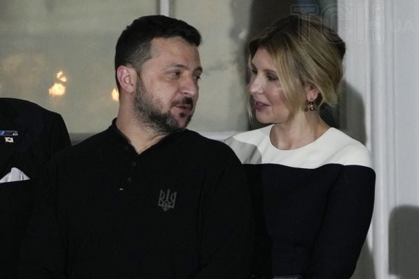 Ніжно притулилася до чоловіка: милі фото Зеленських із Білого дому 5 Ніжно притулилася до чоловіка: милі фото Зеленських із Білого дому