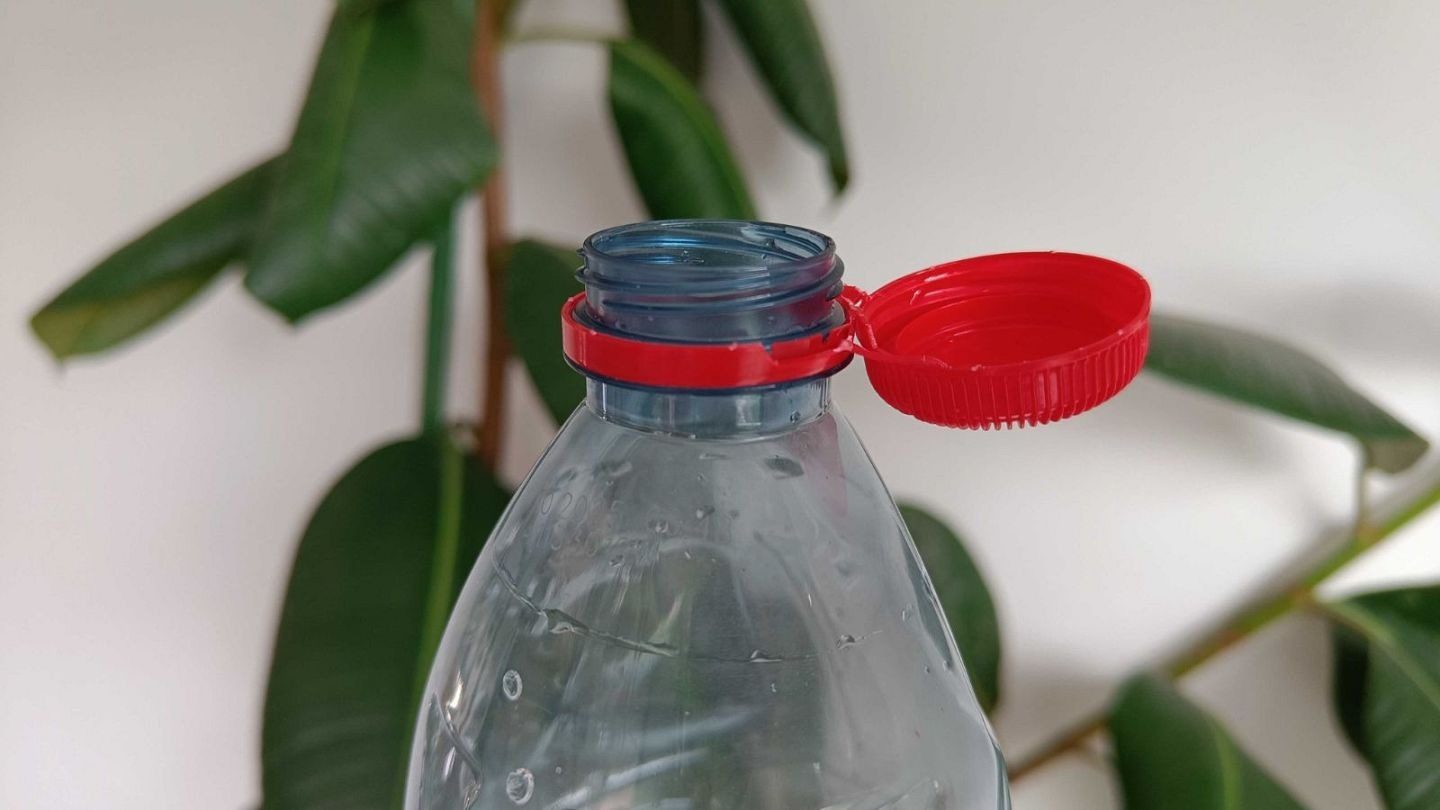 У Євросоюзі зникнуть звичні пластикові пляшки: у чому причина