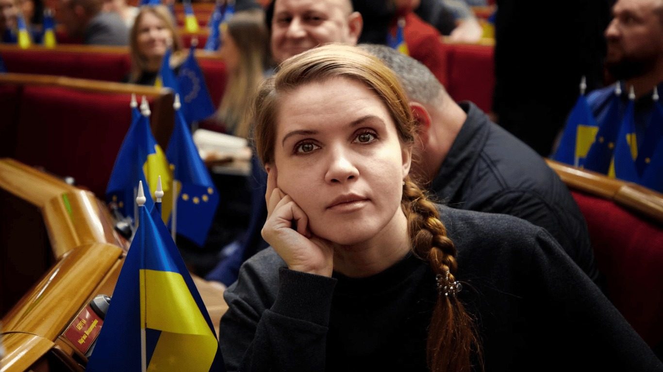 Безуглая вышла из фракции «Слуга народа»