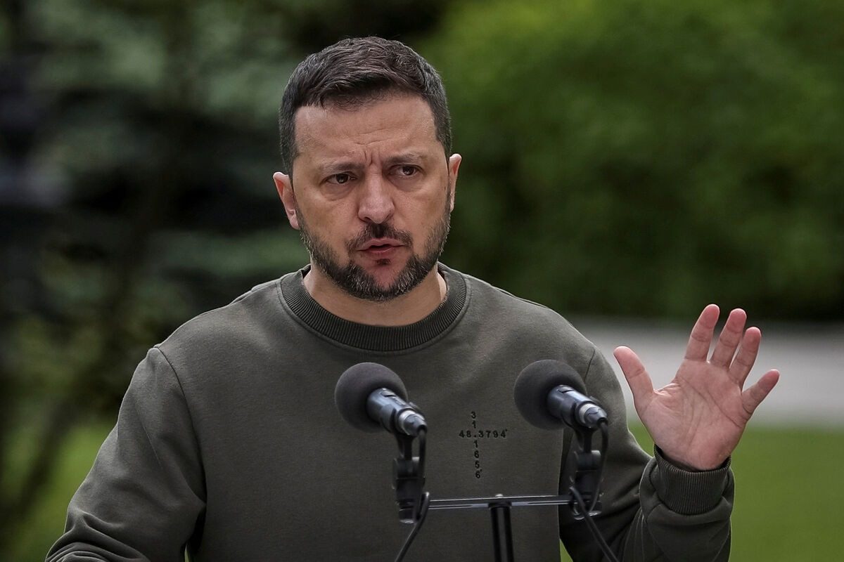 «Они предатели»: Зеленский инициировал лишение госнаград