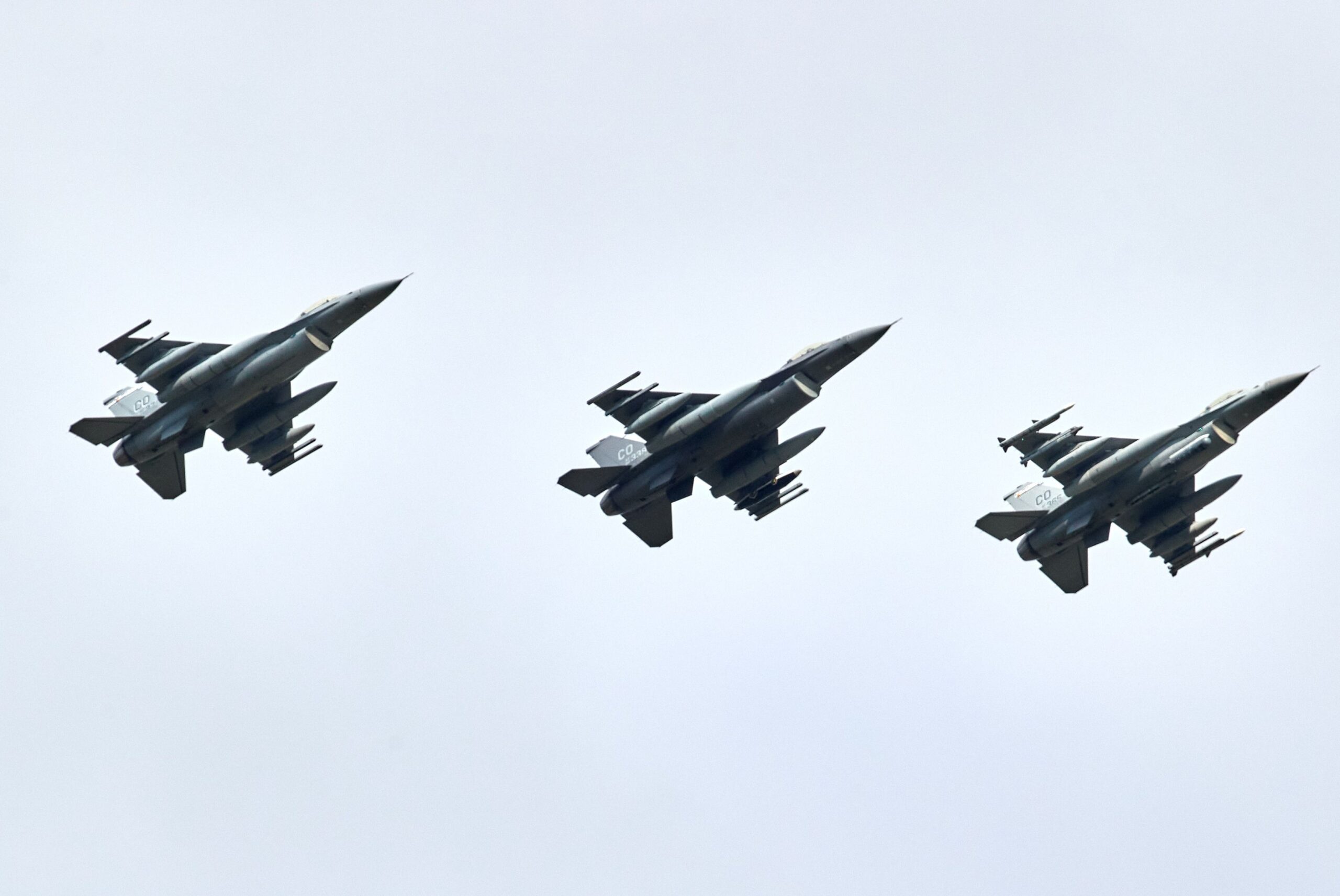 Меньше, чем ожидалось: сколько F-16 Украина получит летом