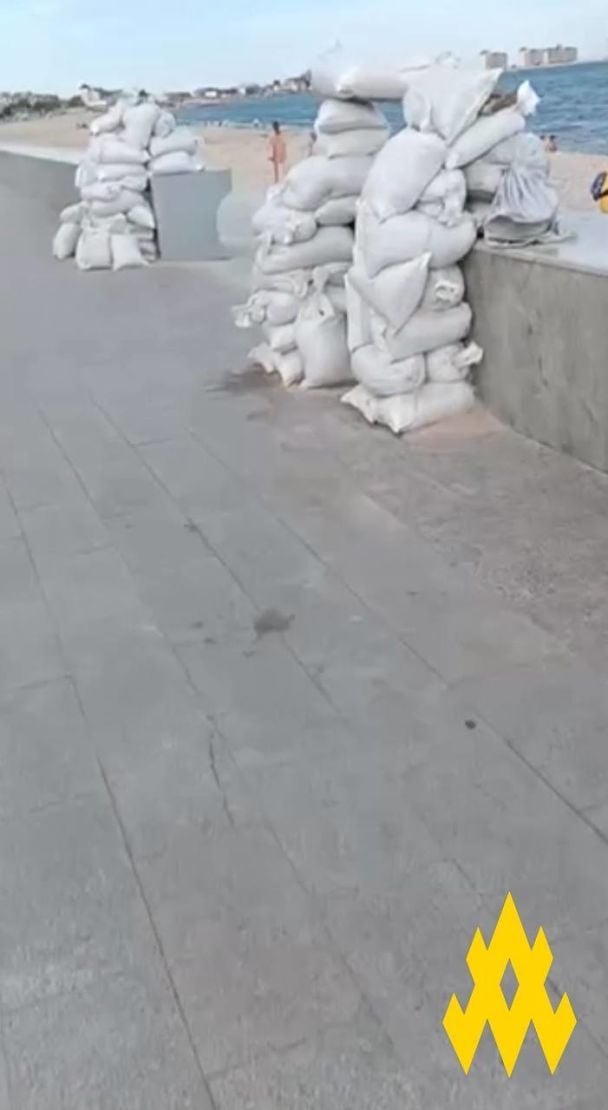 Окупанти в Євпаторії облаштовують вогневі точки у несподіваних місцях  