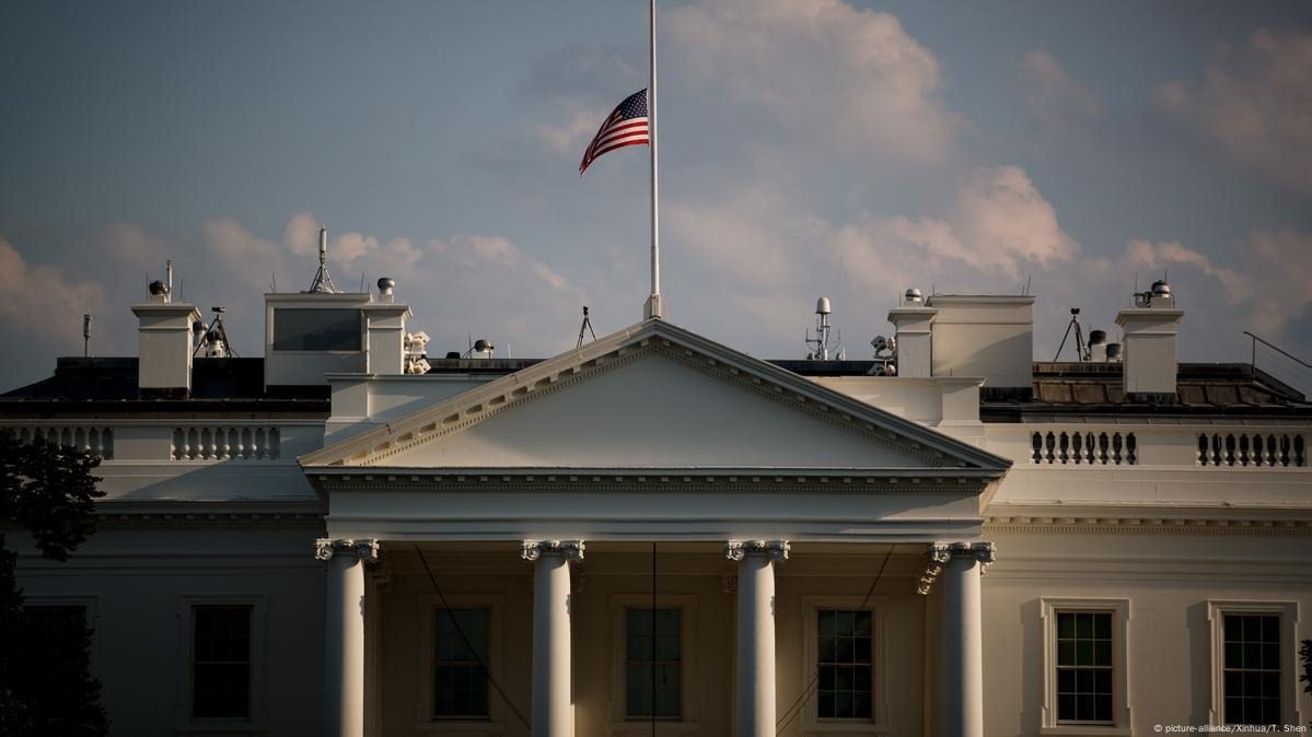 Над Капітолієм приспустили прапор США: відома причина