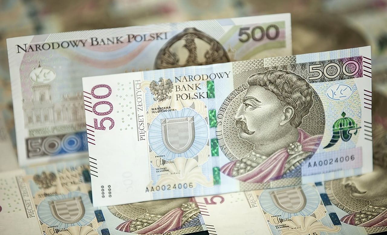 Українців у Польщі перевірять: кого можуть позбавити допомоги 800+