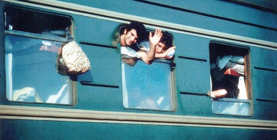 Чому в СРСР провідники додавали в чай ​​соду: дивний “лайфхак”