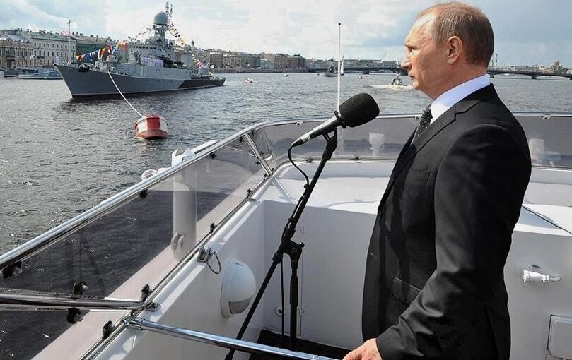 Путін подивився на “брата” корабля, котрий зганьбився в Україні ➤ Prozoro.net.ua