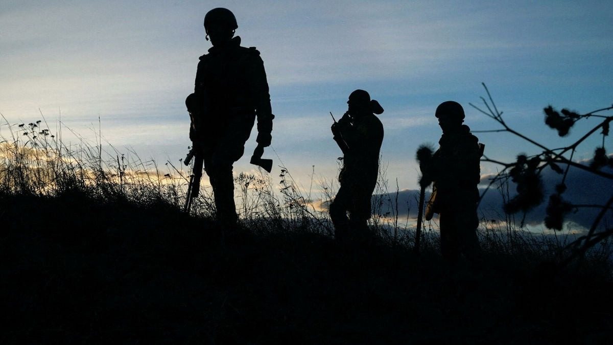«Воруем зерно у куриц»: оккупанты на Донбассе  жалуются на голод
