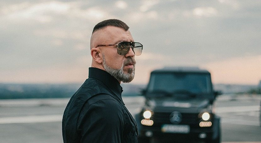 Репер Серьога вивіз своїх дітей з України