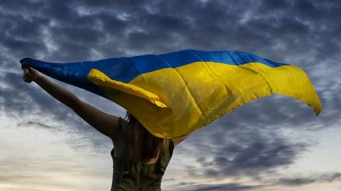 Мама Илона Маска и робот София: как выглядят мировые звезды в вышиванках