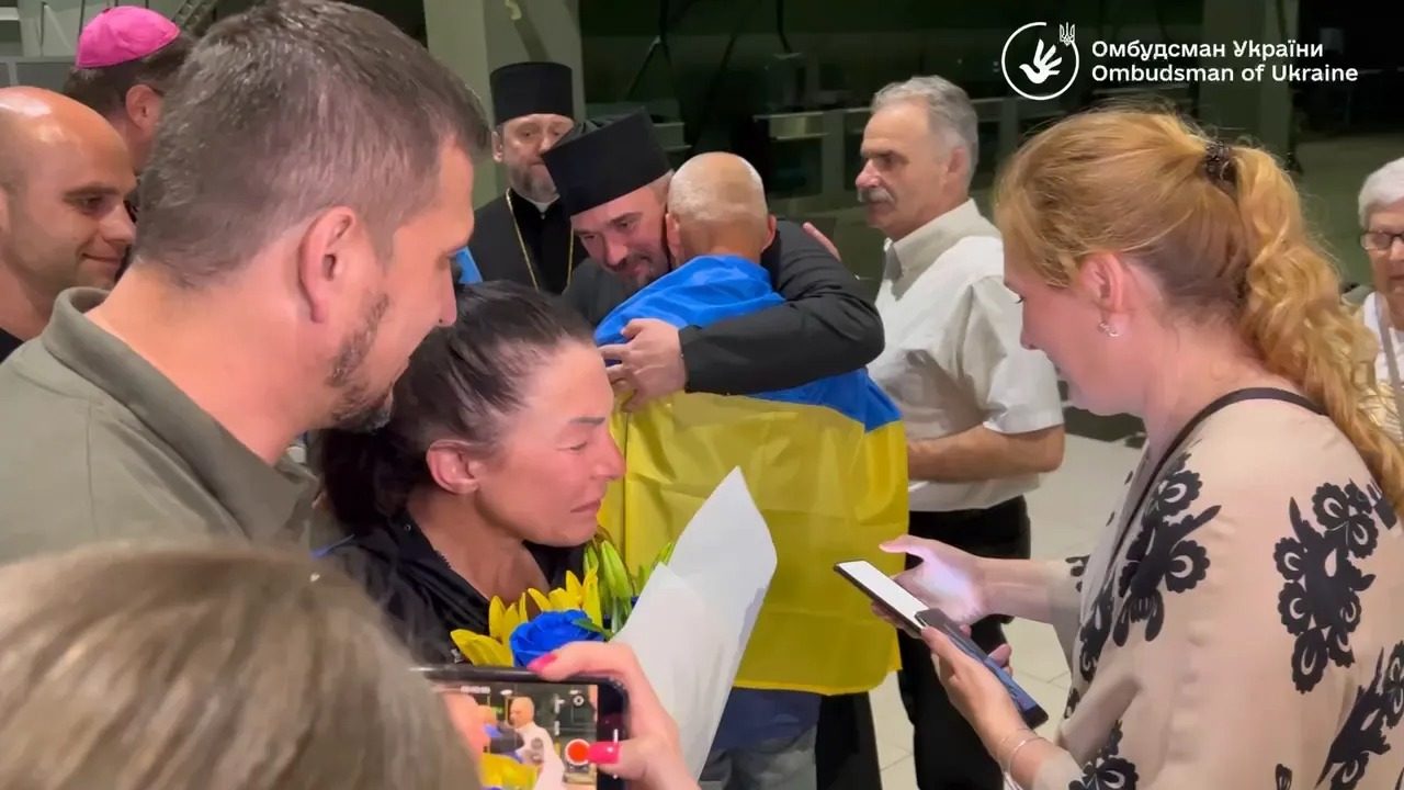 Сеть взбудоражил звонок освобожденной из плена украинки дочери