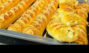 Боже як смачно: трохи молока, сметана та три склянки борошна
