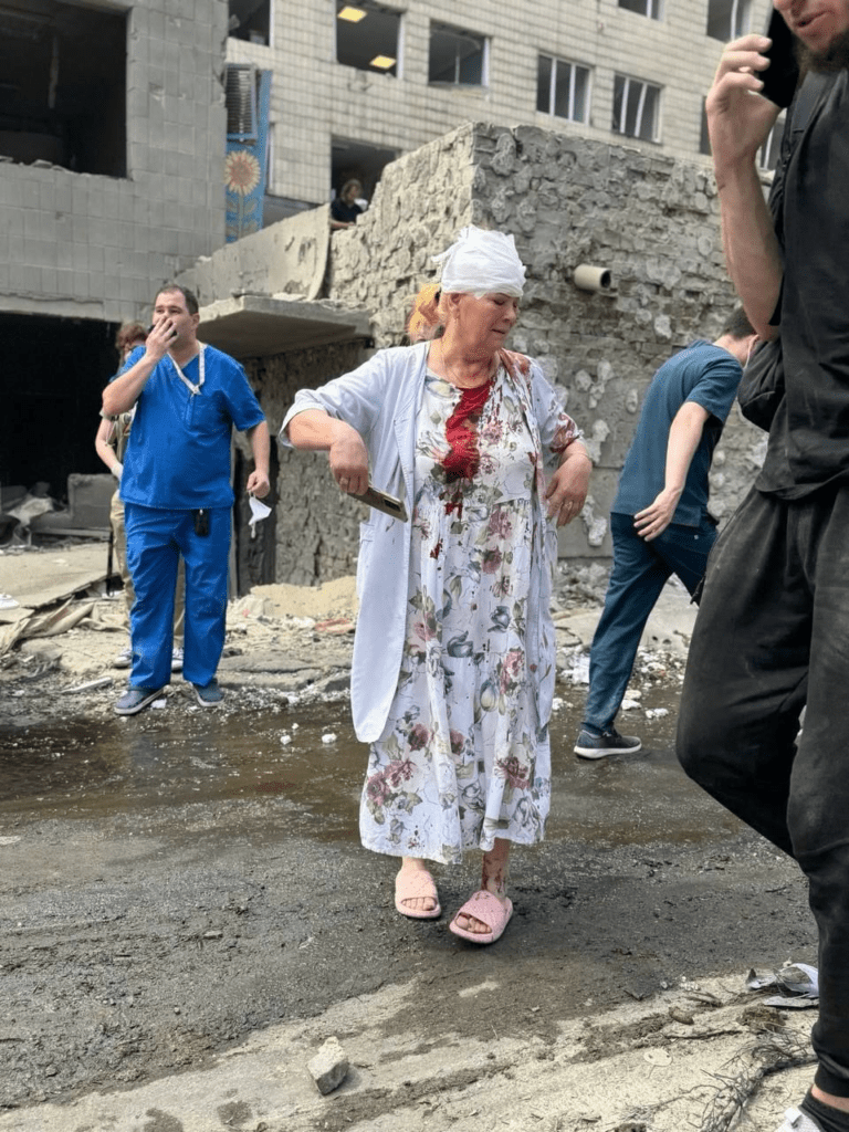 Страшна атака на "Охматдит" у Києві: є жертви і поранені (фото)