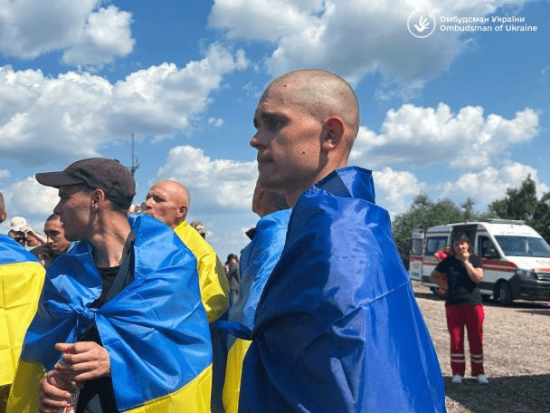 Відбувся обмін полоненими: ще 95 українських захисників повернулися додому (фото)