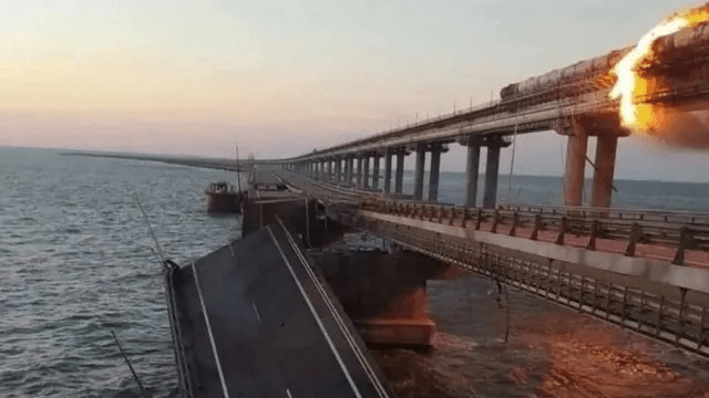 Відомий астролог назвав дати знищення Кримського мосту