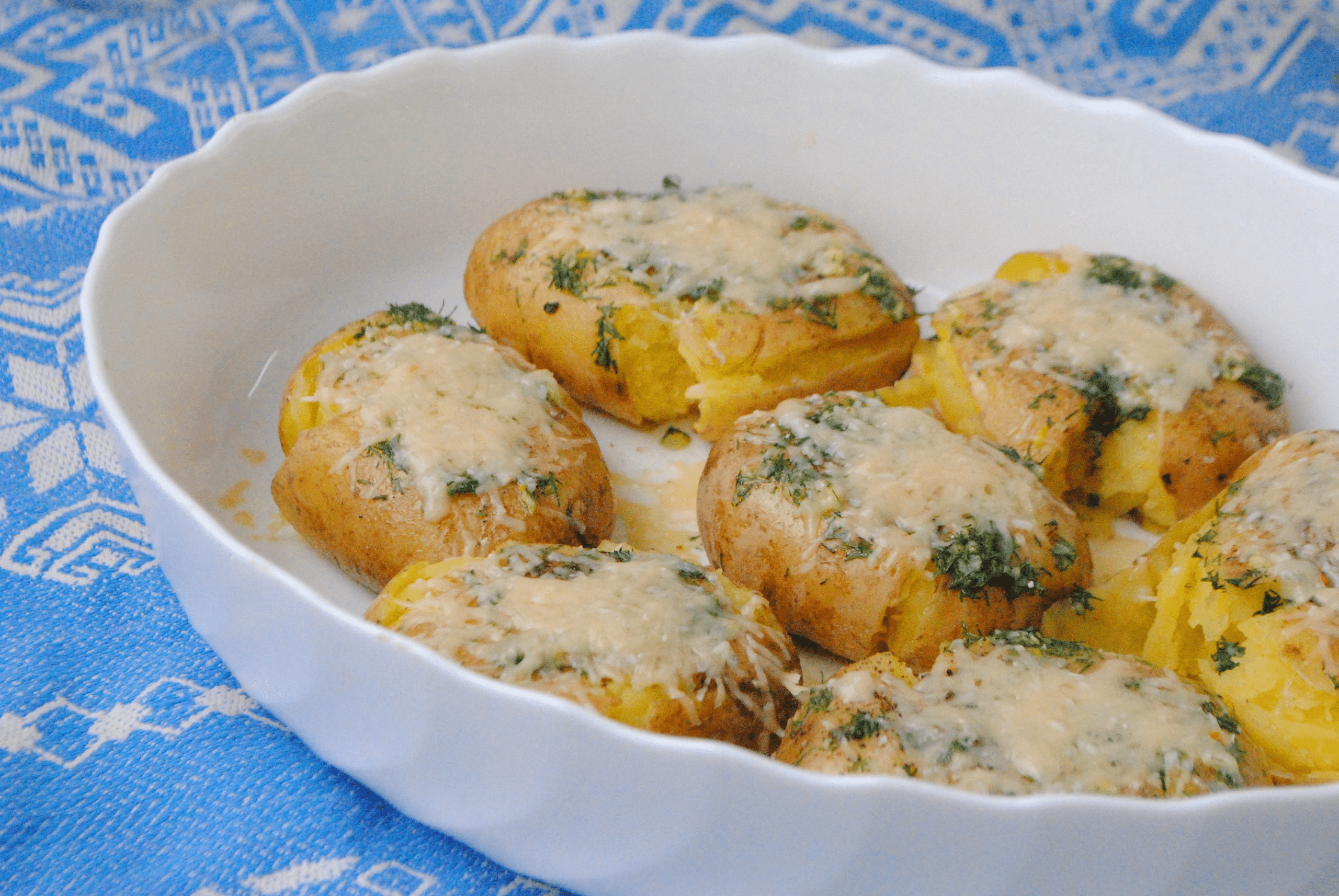 Рецепт запеченої молодої картоплі з сиром