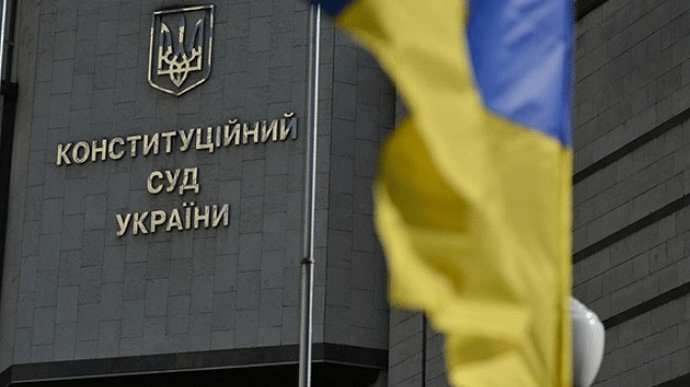 Нардепи вимагають різко підвищити свої пенсії через Конституційний суд