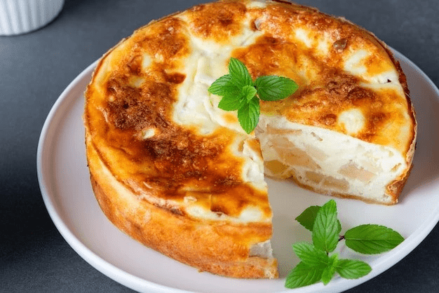 Сирна запіканка з яблуками: корисний і красивий десерт