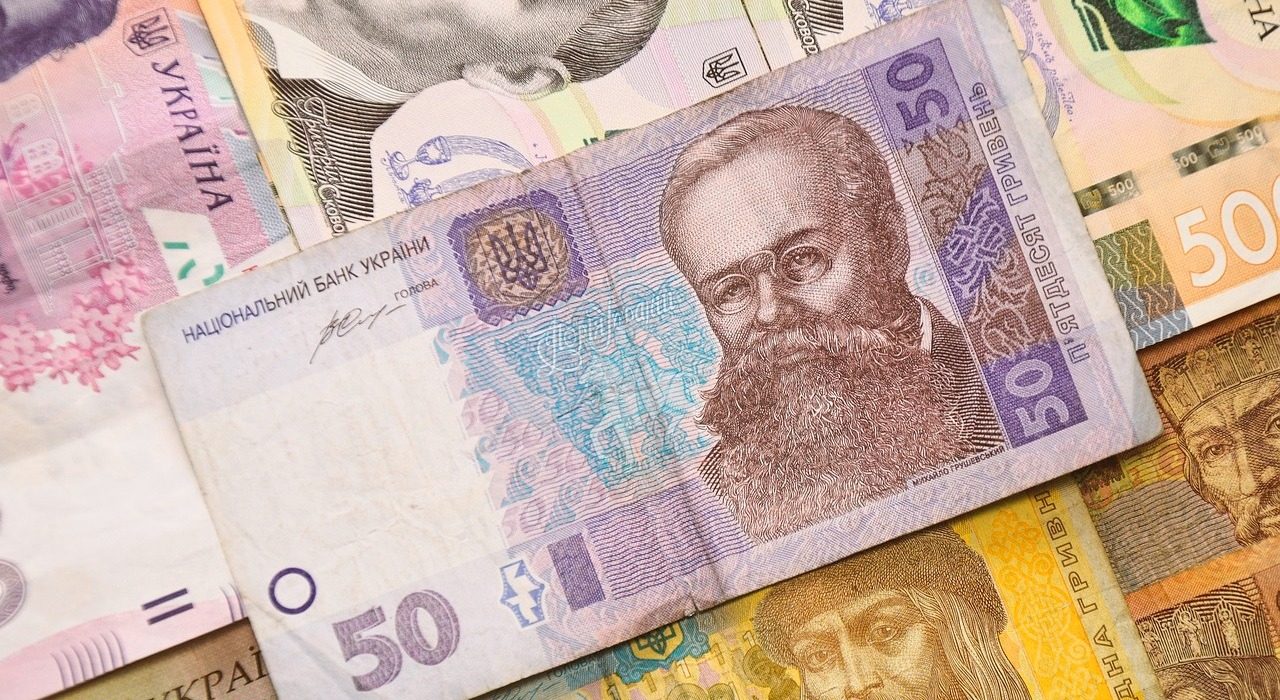 Только трем Зодиакам повезет с деньгами до конца лета 2024 года
