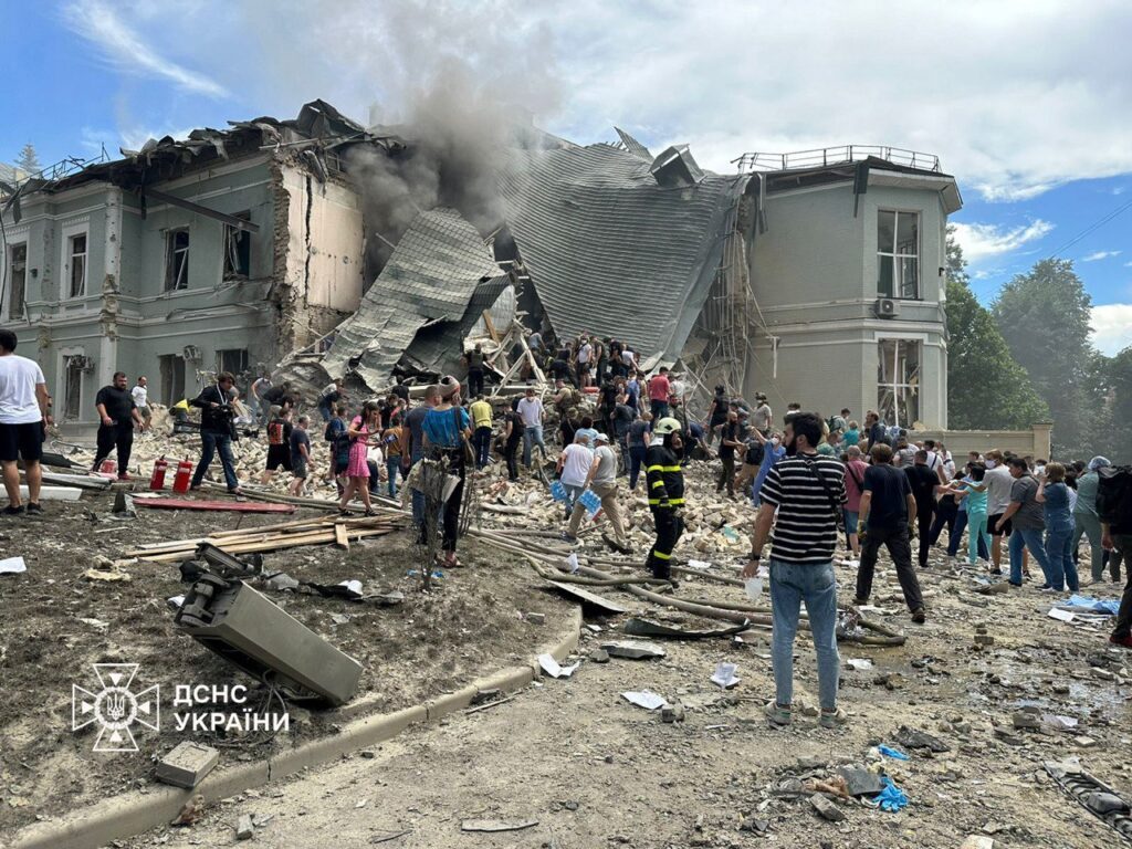 Удар Росії по "Охматдиту" в Києві: є загиблі та поранені 4 Удар Росії по "Охматдиту" в Києві: є загиблі та поранені
